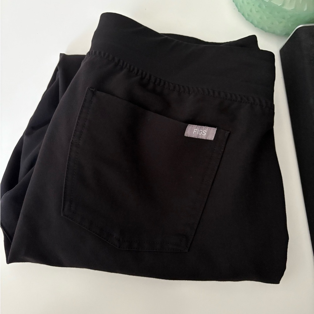 Figs Black Scrub Top and Jogger Set